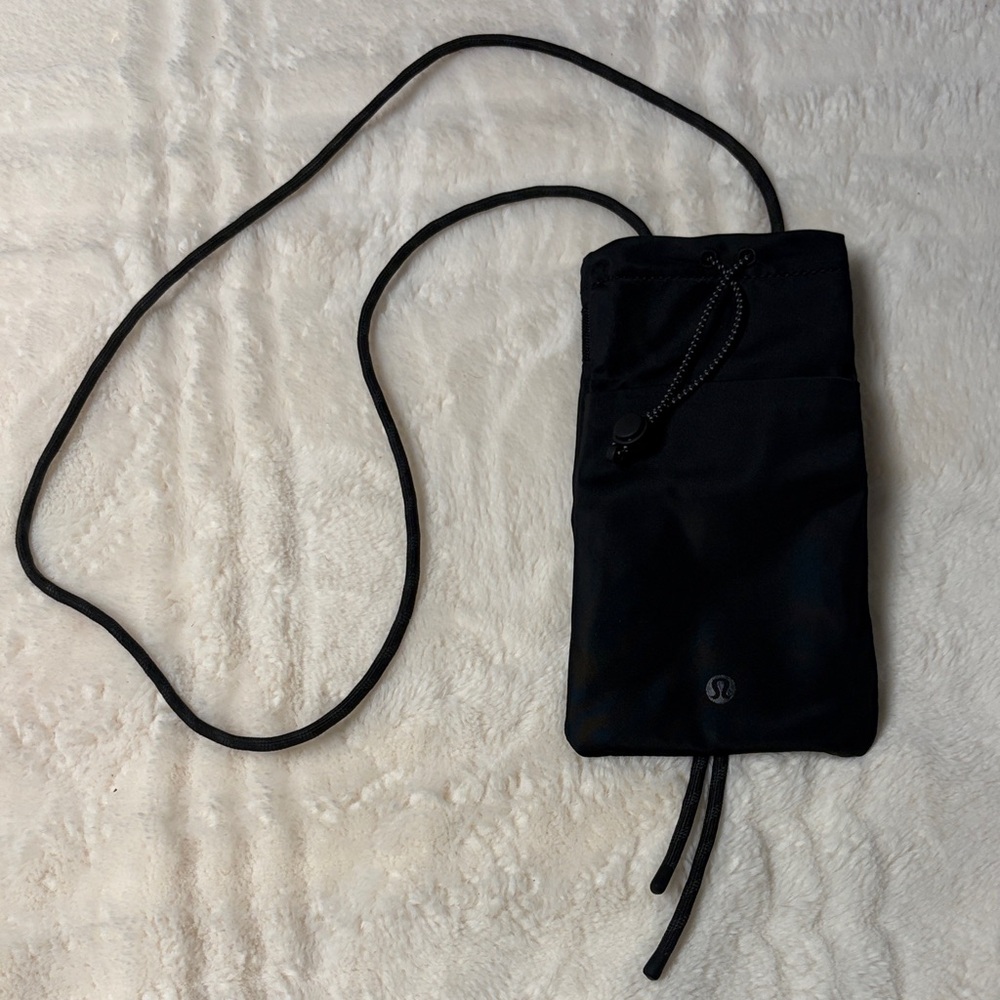 lululemon athletica phone pouch with adjustable strap